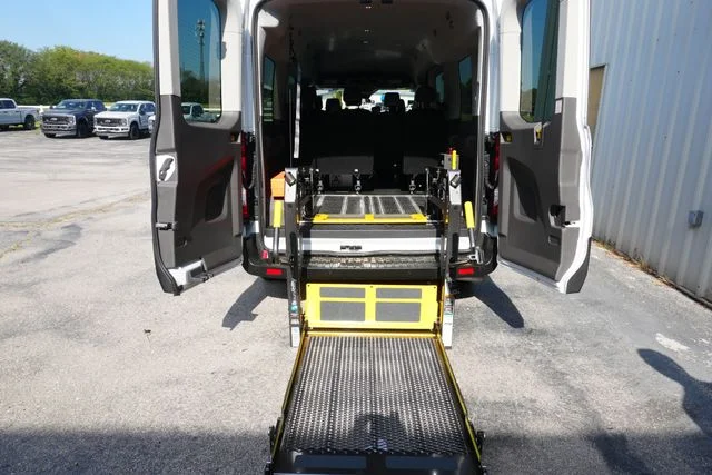 New 2026 Oxford White Ford Passenger Van XL image 27
