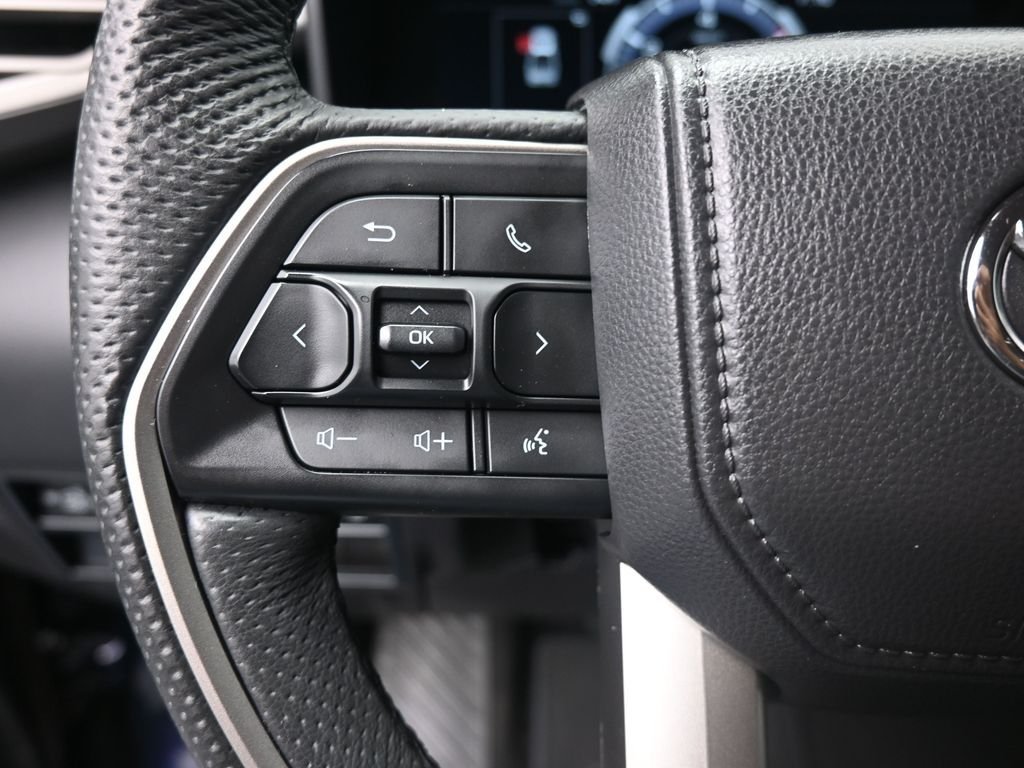 Used 2025  Toyota Limited image 2