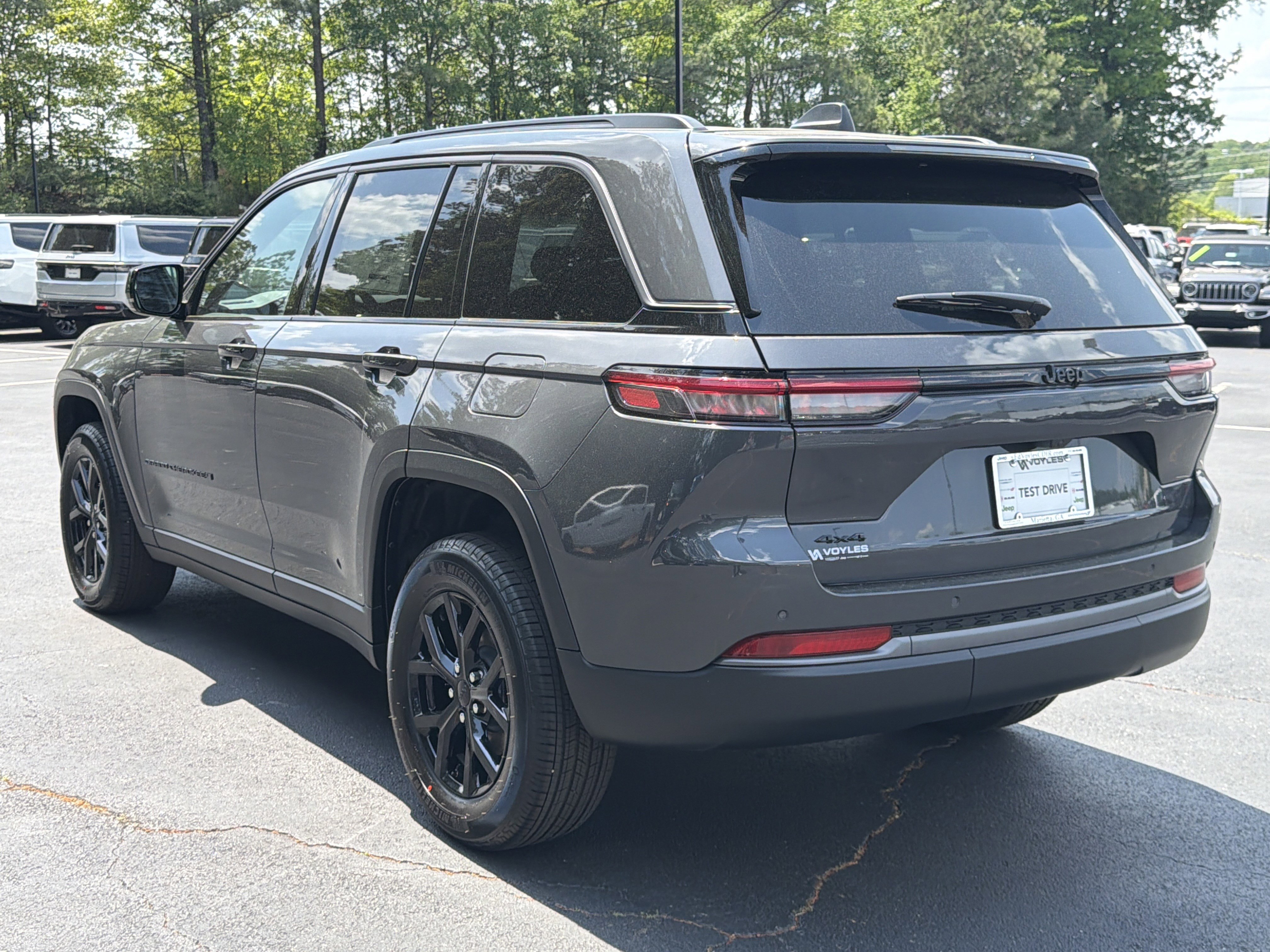 New 2026 Baltic Gray Metallic Clear-Coat Exterior Paint Jeep Altitude image 6