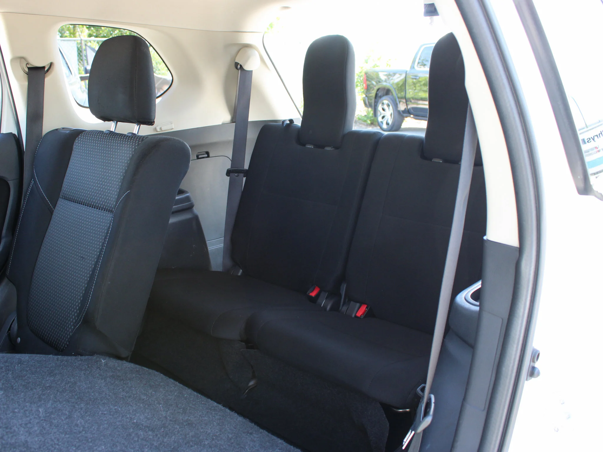 Used 2020  Mitsubishi ES * No Accidents | 7-Seater | Backup Camera | Heated Seats | AWD image 17