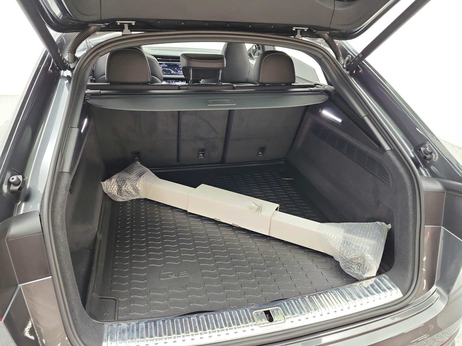Used 2025 Daytona Gray Pearl Effect Audi Premium Plus image 30