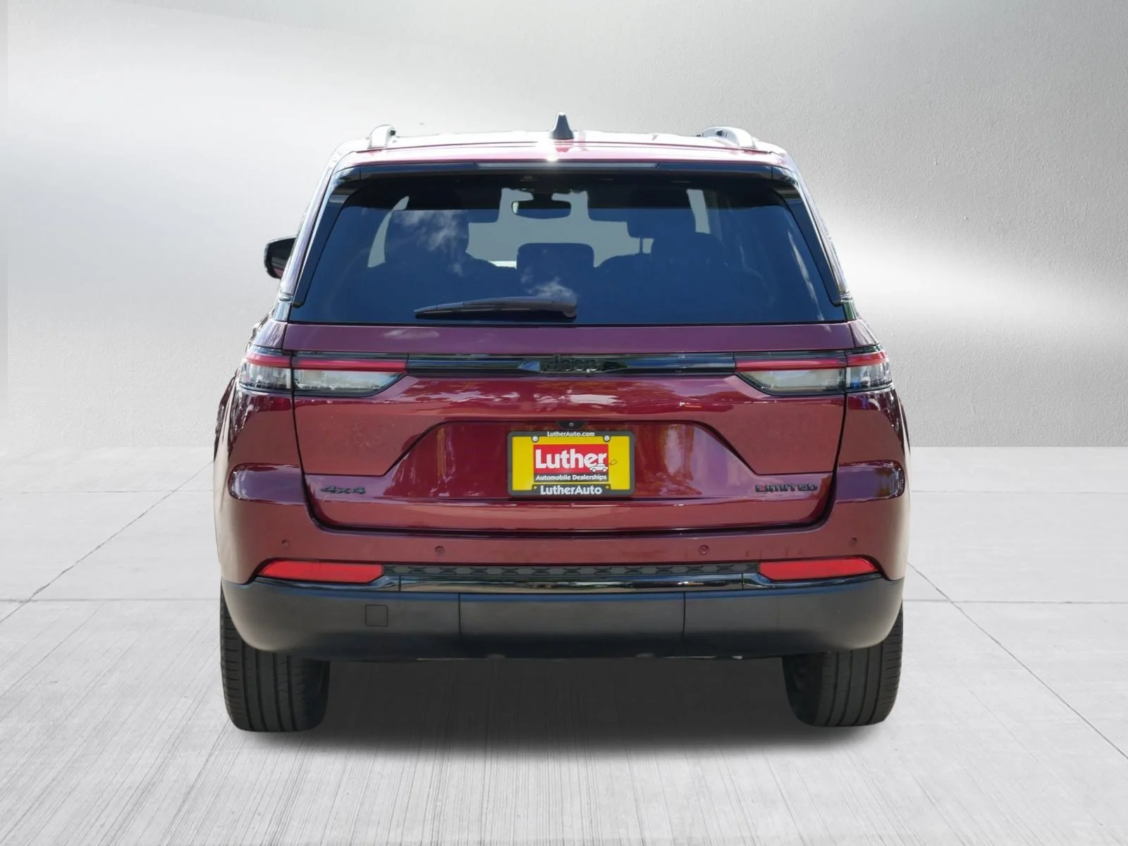 Used 2023 Velvet Red Pearlcoat Jeep Limited image 6