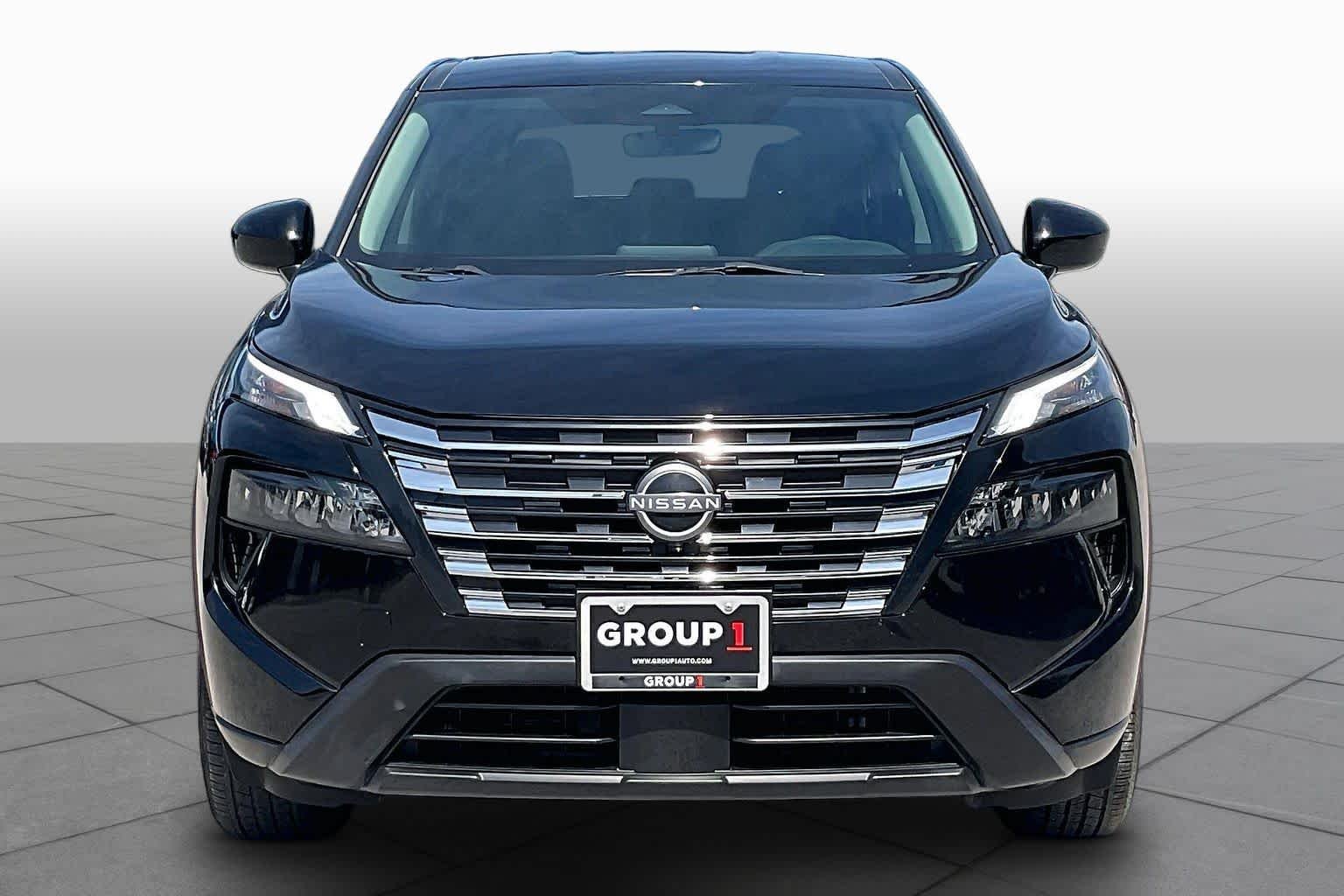 Used 2024 Super Black Nissan SV image 4