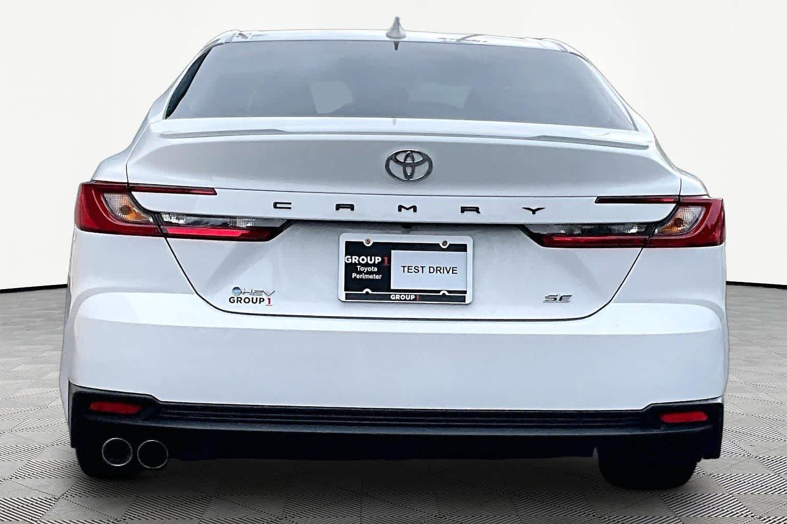 Used 2025 Ice Cap Toyota SE image 5