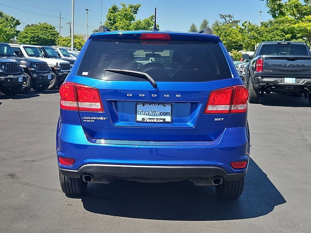Used 2015 Blue Streak Pearlcoat Dodge SXT image 5
