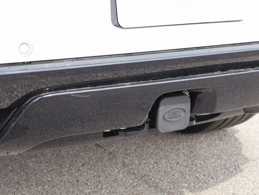 New 2025 Fuji White Land Rover Dynamic SE image 8