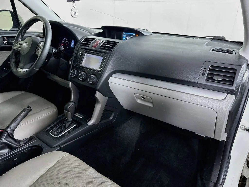Used 2015 White Subaru 2.5i Touring image 36
