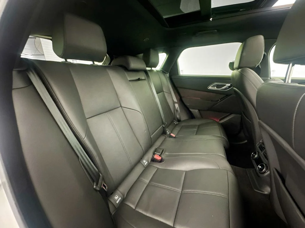 Certified Used 2025 White Land Rover Dynamic SE image 28