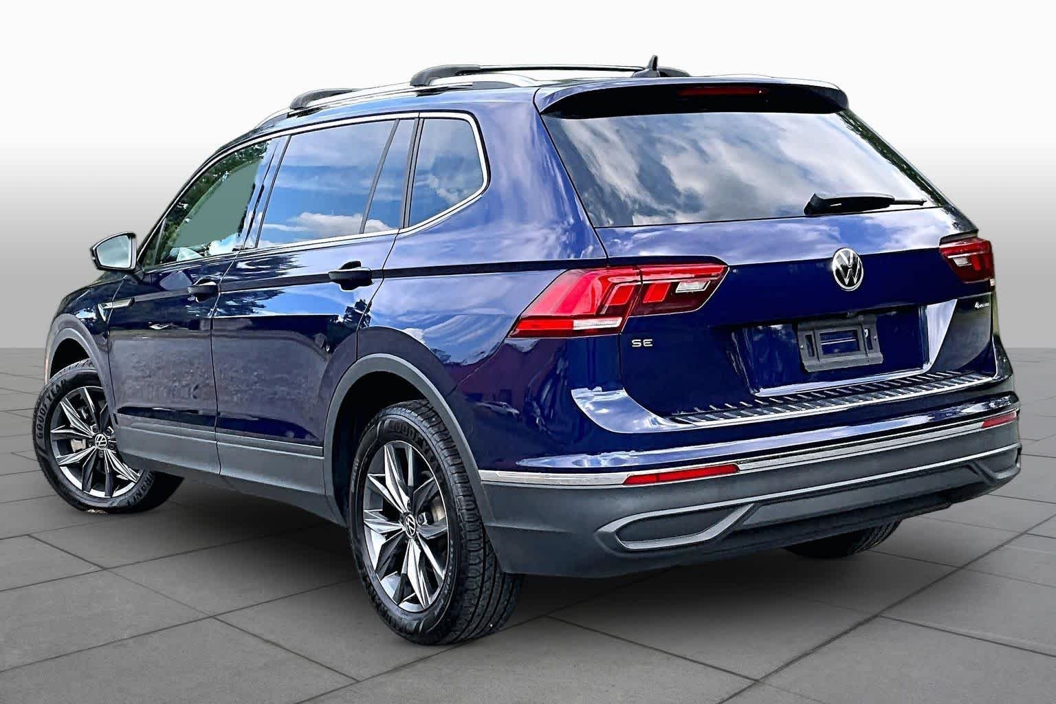 Used 2022 Atlantic Blue Metallic Volkswagen SE image 12