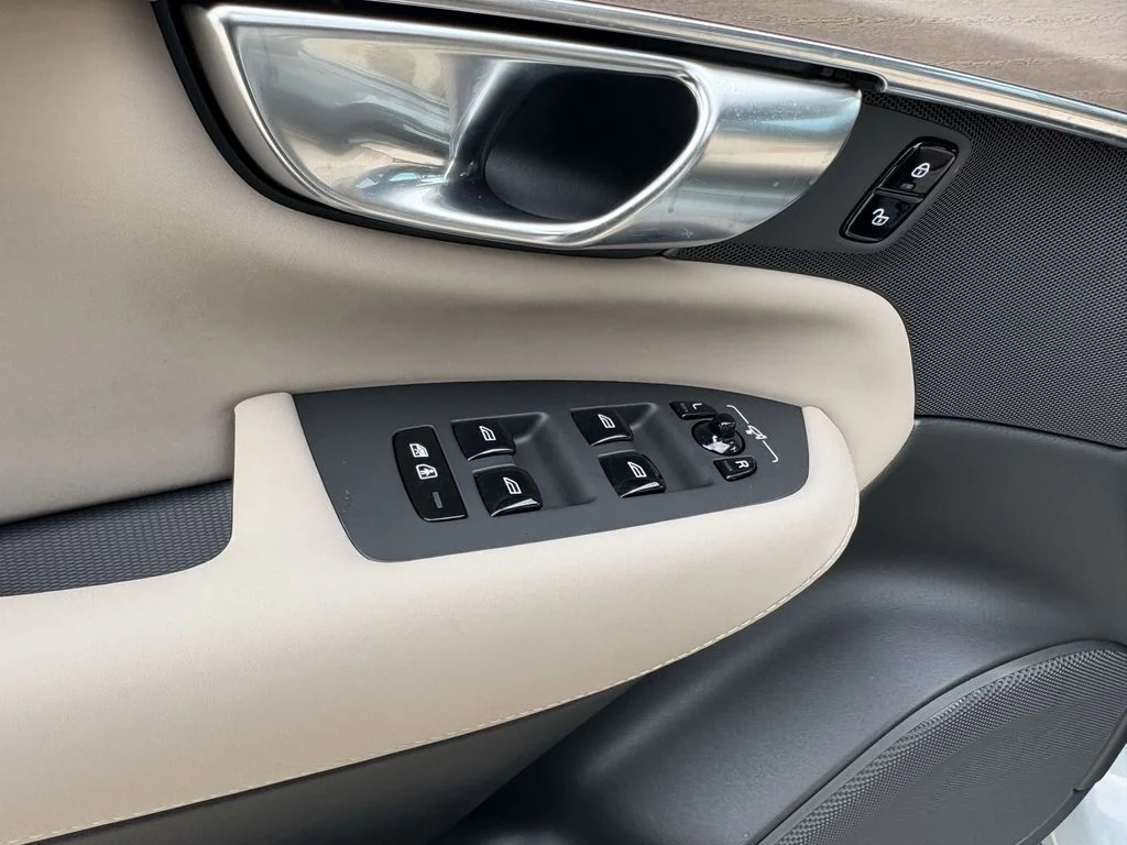 2026 Volvo XC90 Plus - Photo 10