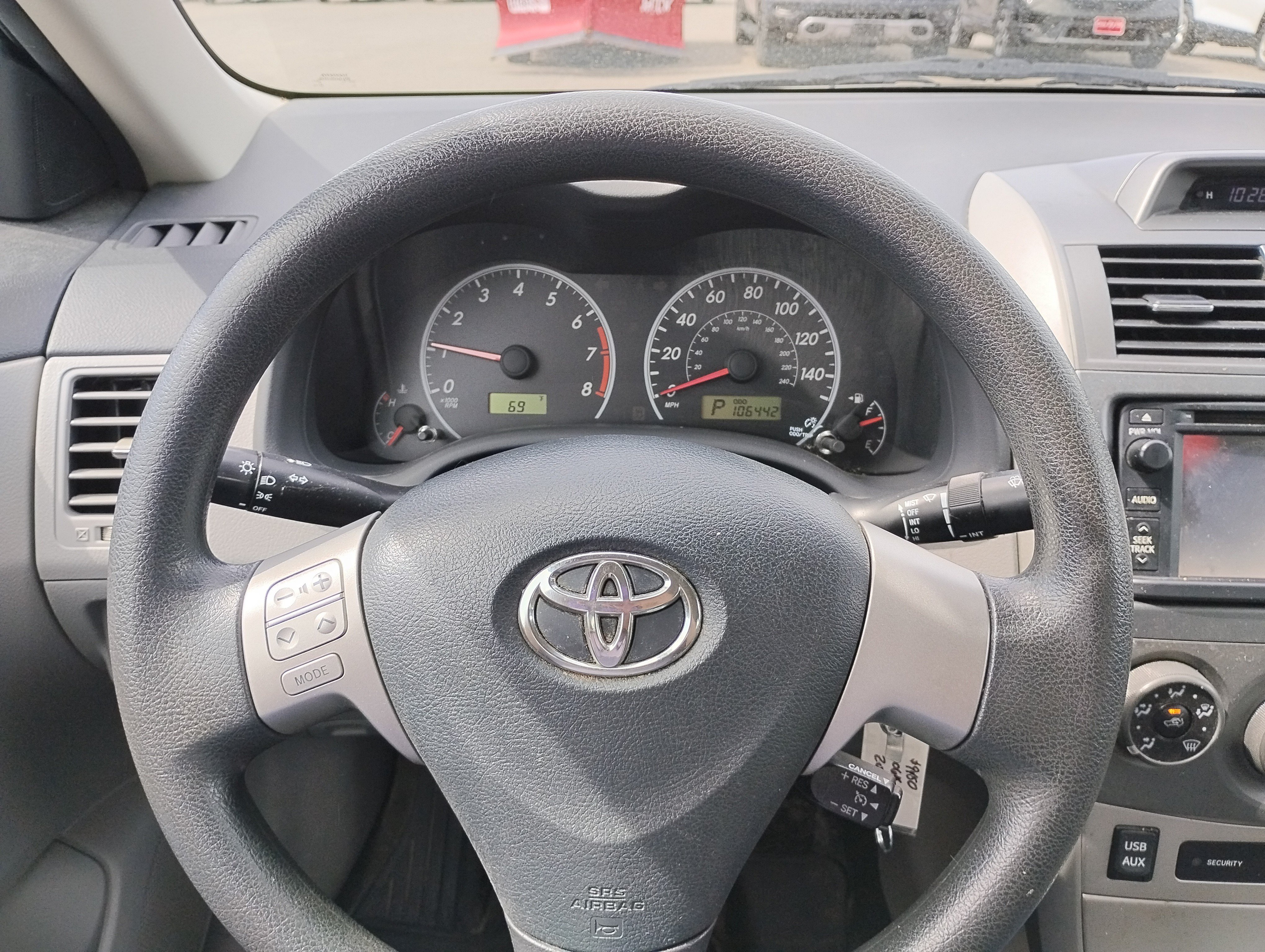 Used 2013 MAGNETIC GRAY MET Toyota LE image 8