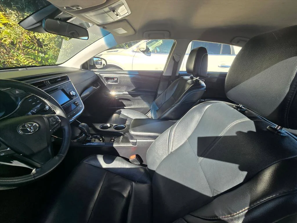 Used 2018 Gray Toyota XLE image 4
