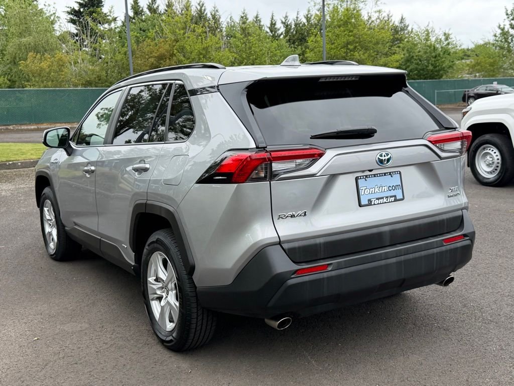 Used 2020 Silver Sky Metallic Toyota XLE image 4