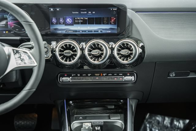 New 2026 Polar White Mercedes-Benz GLA 250 image 69