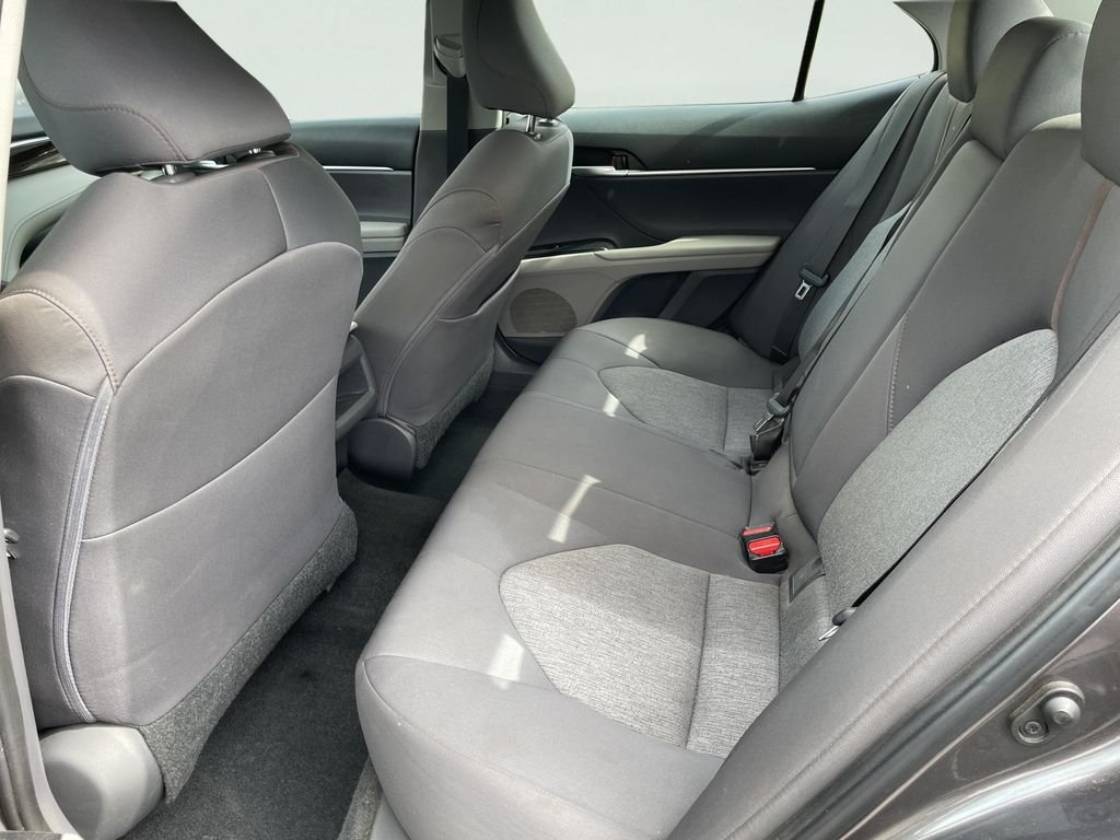 Used 2018 Gray Toyota LE image 10