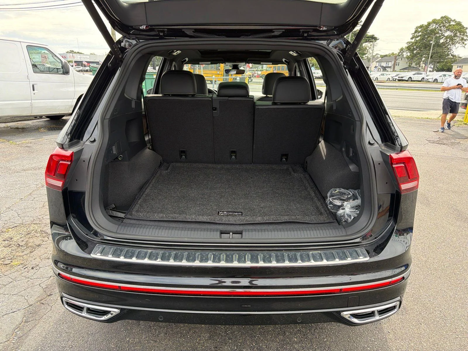 2024 Volkswagen Tiguan SEL R-LINE - Photo 11
