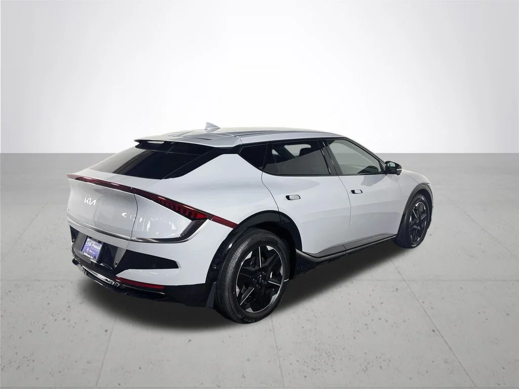 New 2026 Wolf Gray Kia WIND image 6