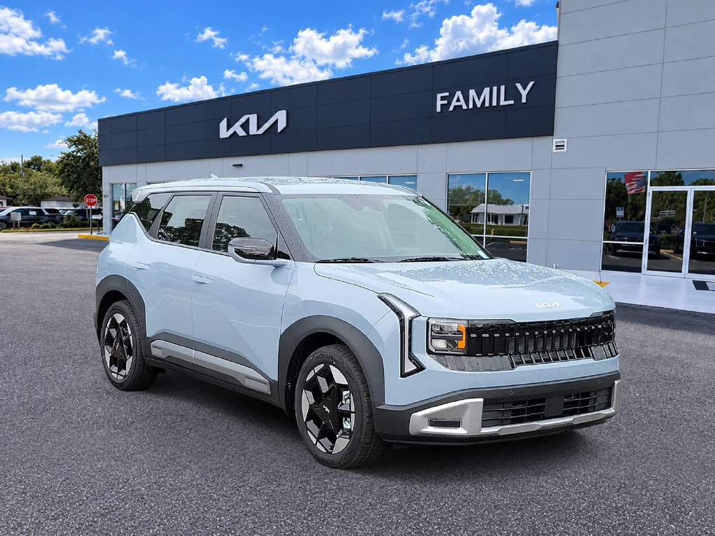 New 2027 Pale Gray Kia S image 1