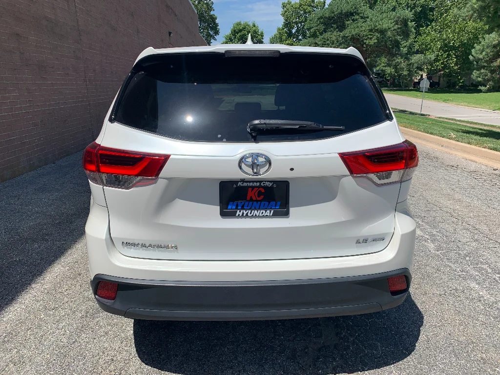 Used 2017 Blizzard Pearl Toyota LE Plus image 4