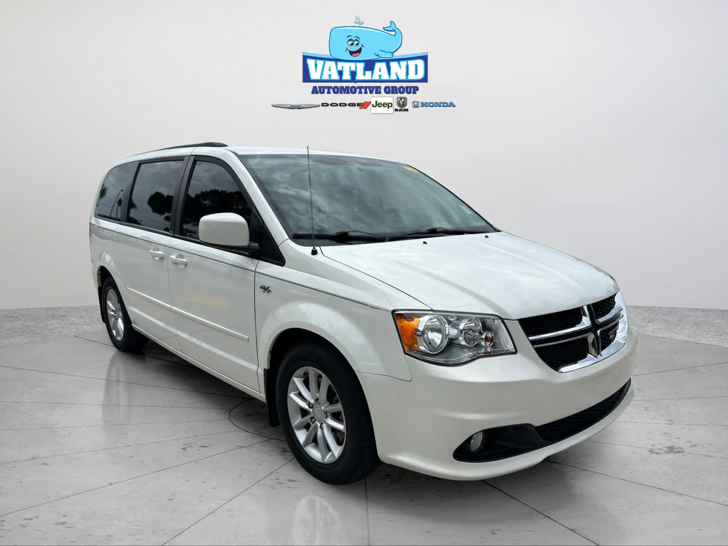 Used 2013 Stone White Dodge SXT image 7