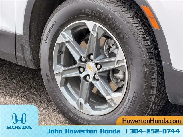 Used 2025 White Chevrolet LT image 28