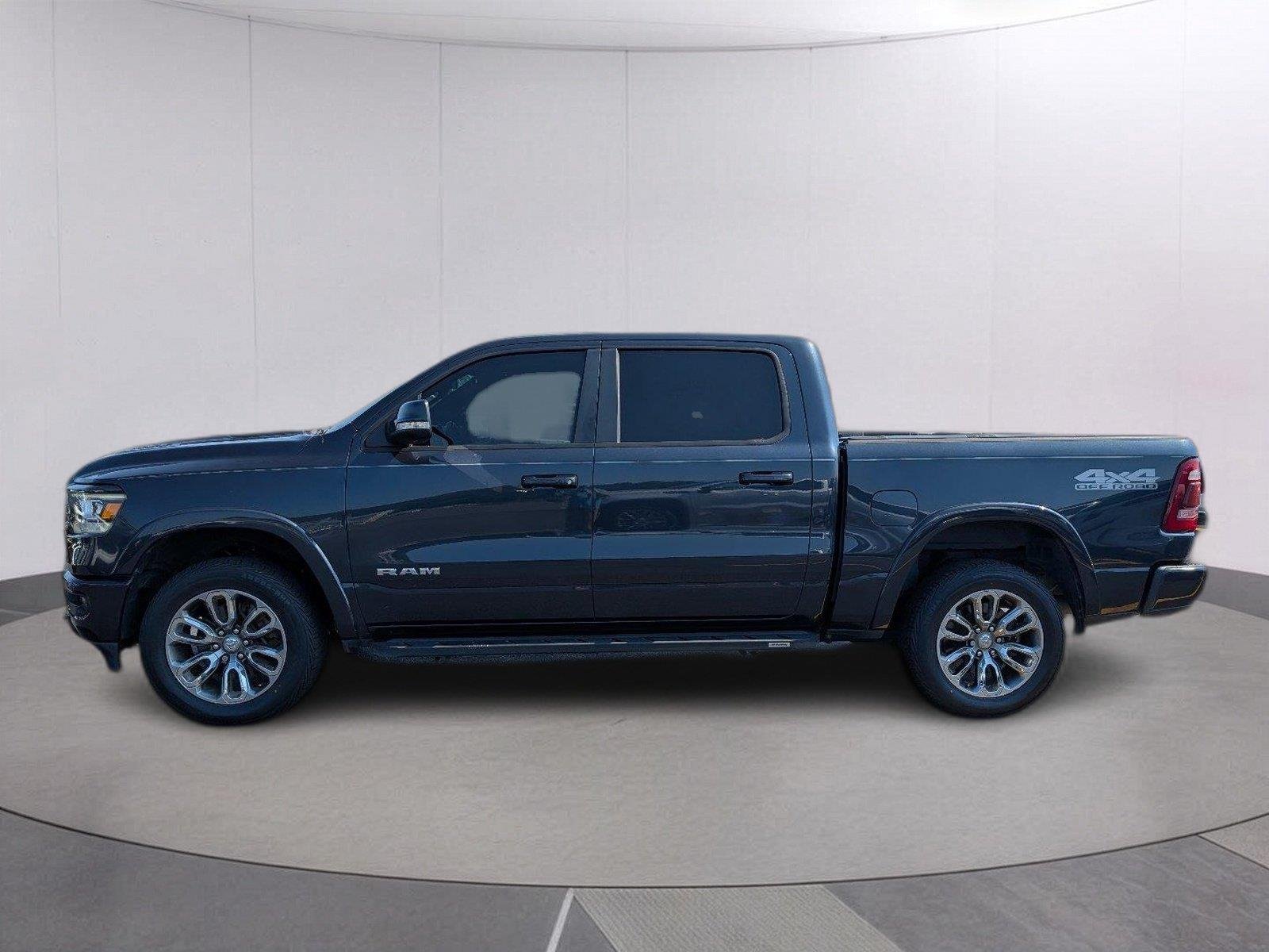 Used 2020 Diamond Black Crystal Pearlcoat Ram Laramie image 2