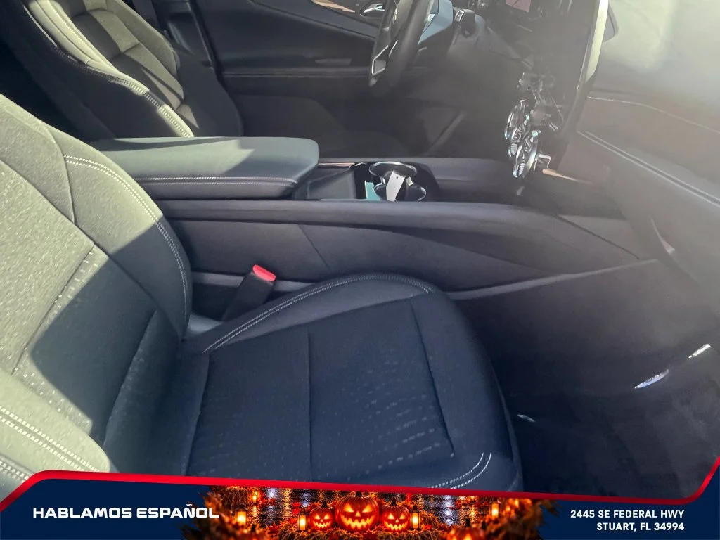 Used 2025 Summit White Chevrolet LT image 20
