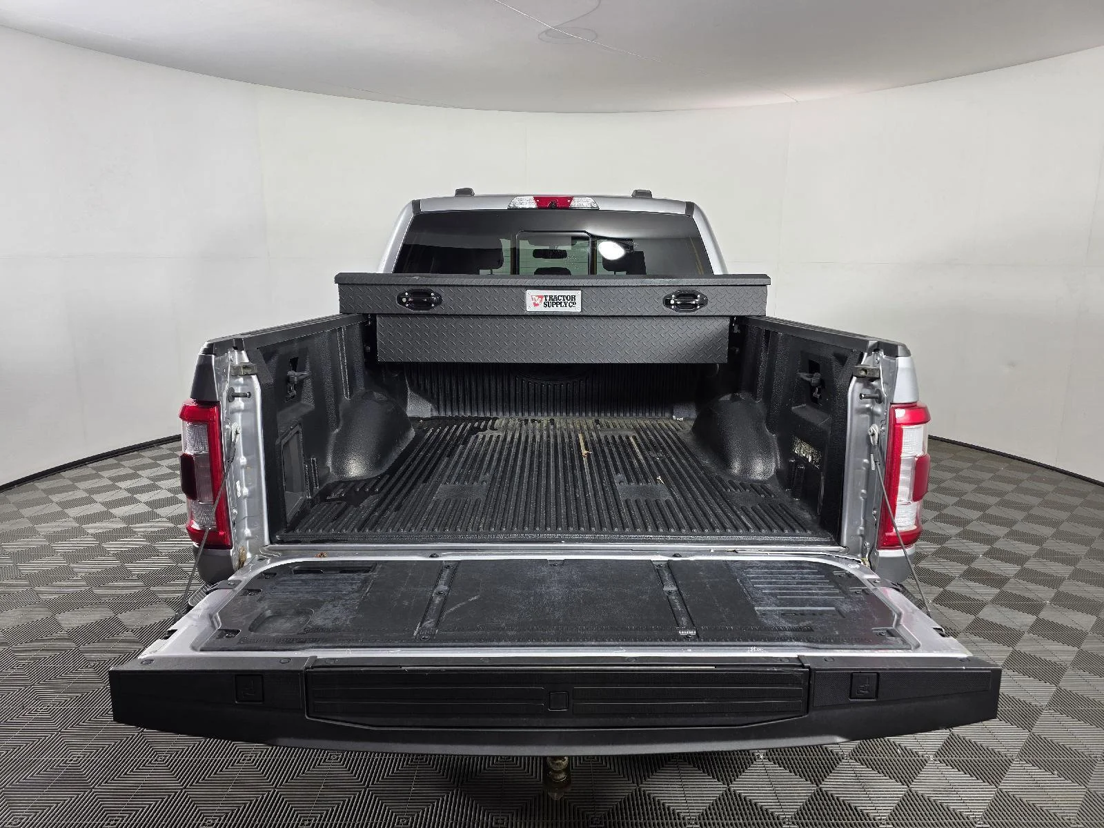 Used 2022  Ford LARIAT image 5