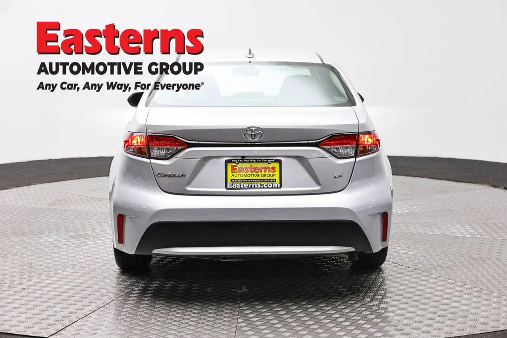 Used 2022 Silver Toyota LE image 6