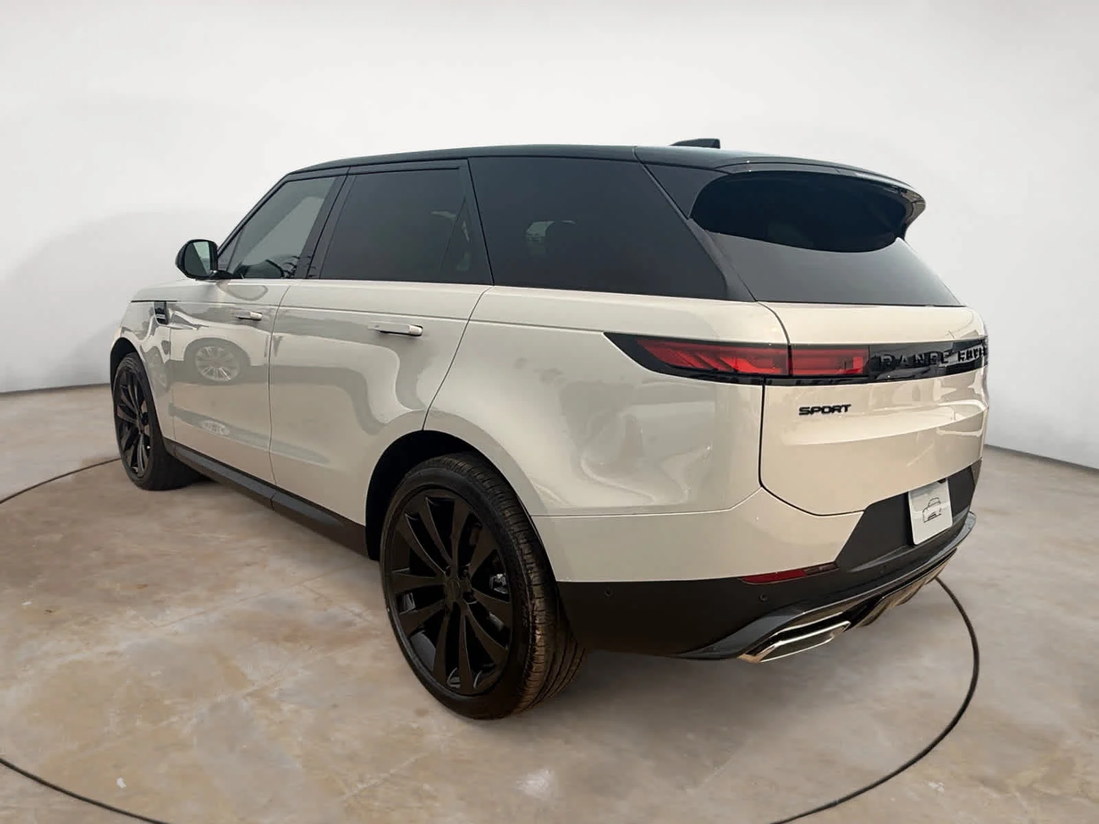New 2026 Borasco Grey Land Rover SE image 3