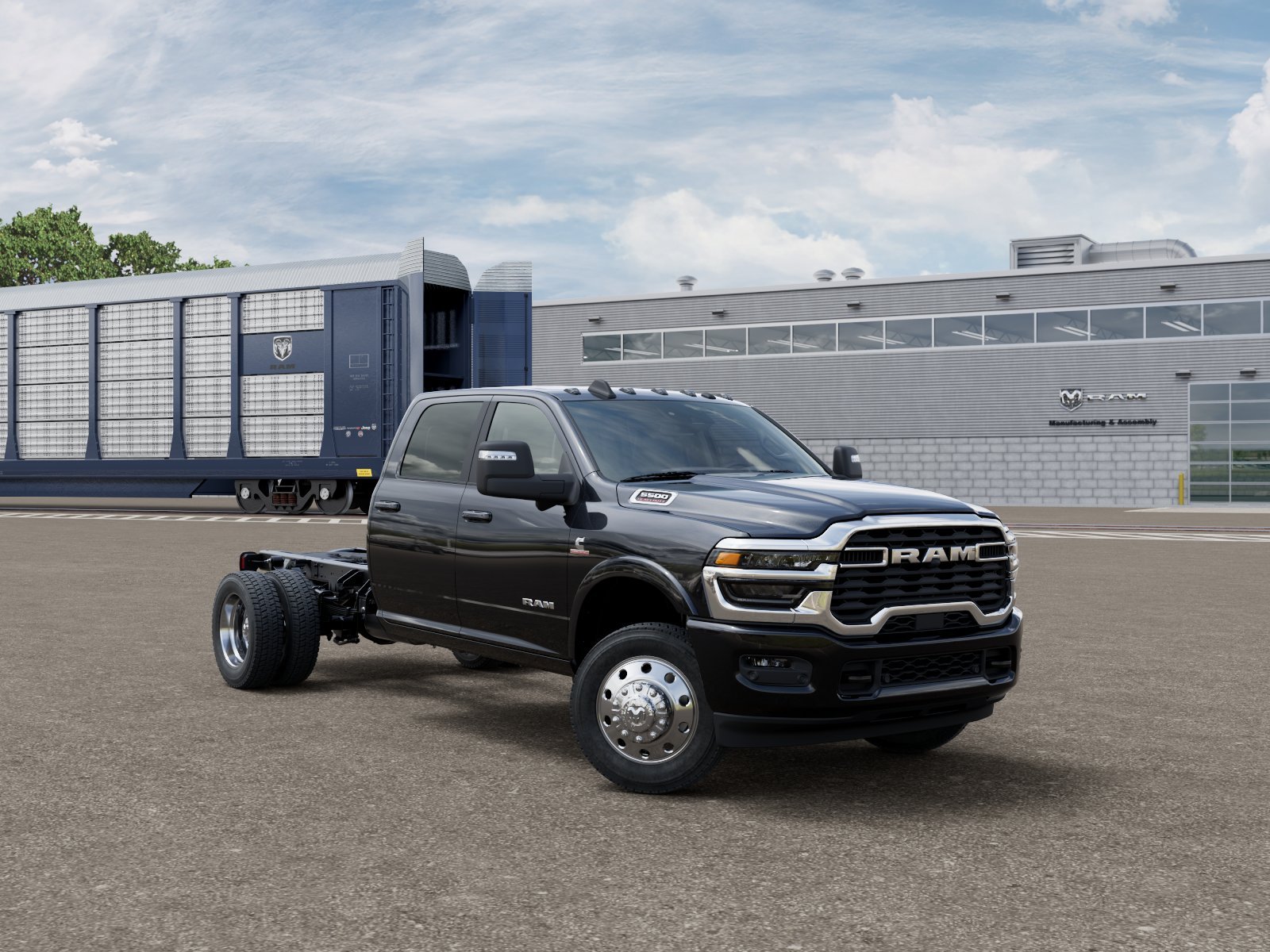 New 2026 Diamond Black Crystal Pearl-Coat Exterior Paint RAM TRADESMAN image 3