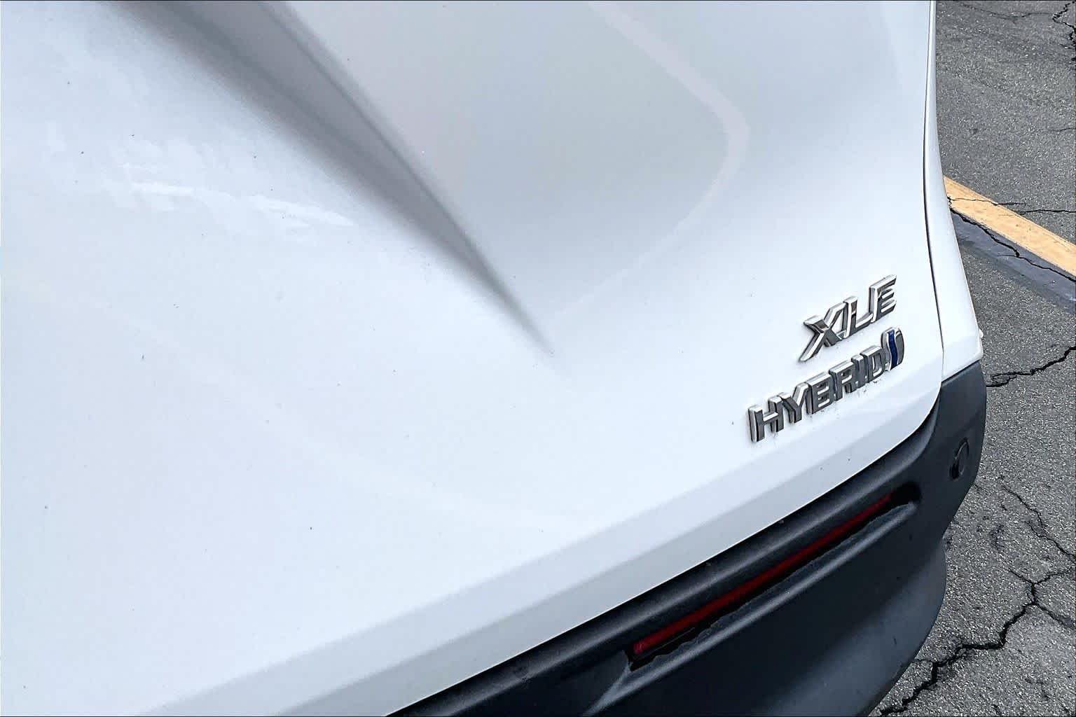 Used 2022 Wind Chill Pearl Toyota XLE image 9
