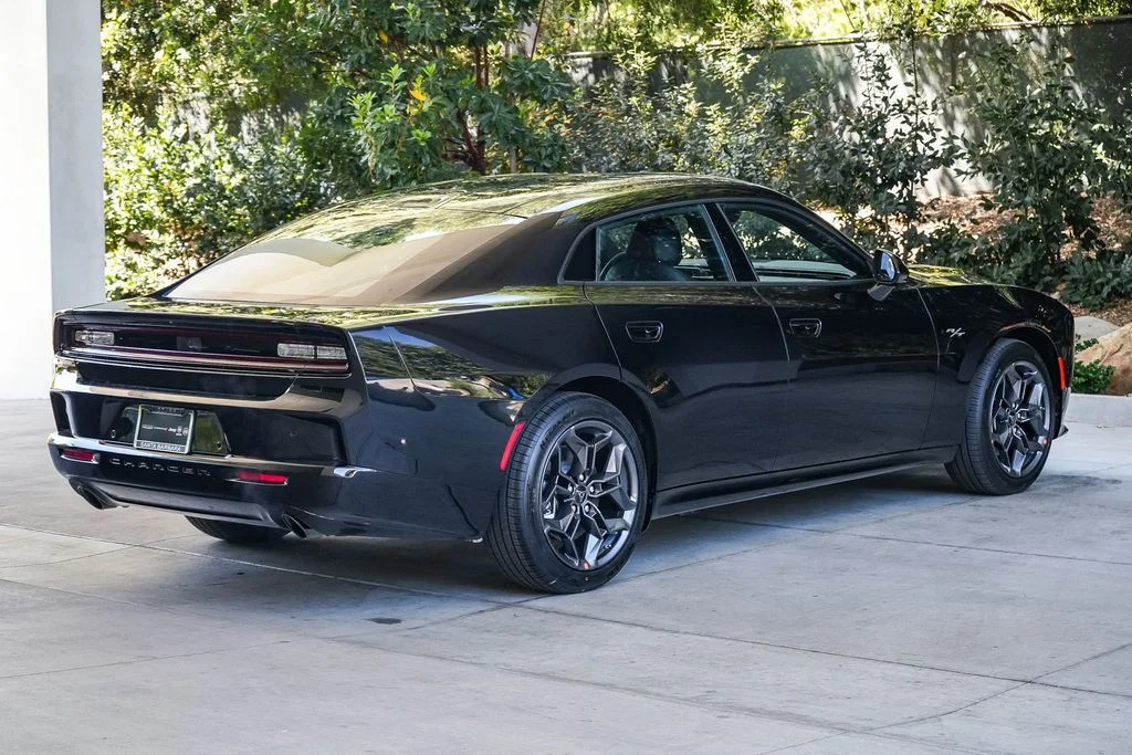 New 2026 Diamond Black Crystal Pearlcoat Dodge R/T image 6