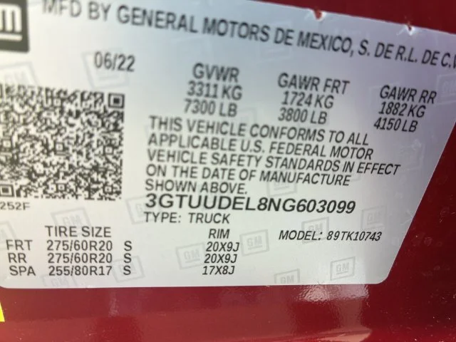 Used 2022 CAYENNE RED TINTCOAT GMC SLT image 14