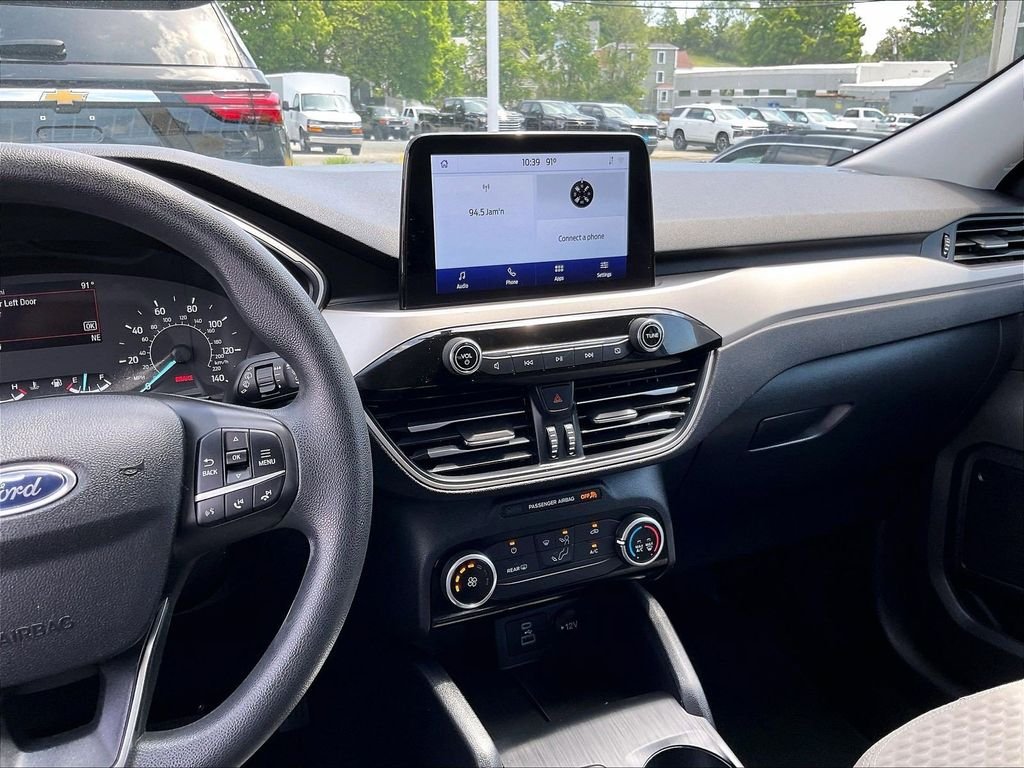 Used 2022 Black Ford SE image 18