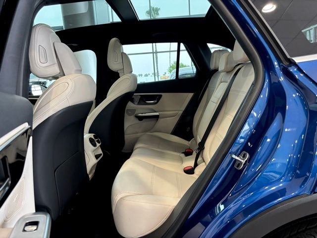 Used 2026 Blue Mercedes-Benz GLC 300 image 9