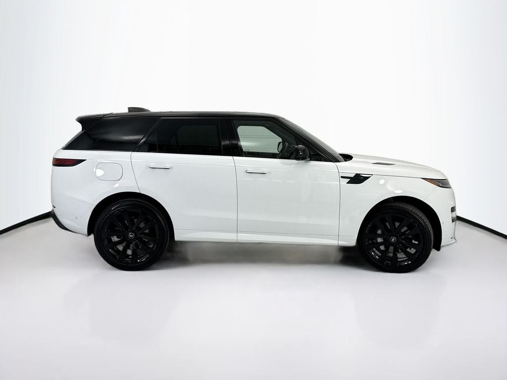 Certified Used 2025 Fuji White Land Rover Dynamic SE image 4