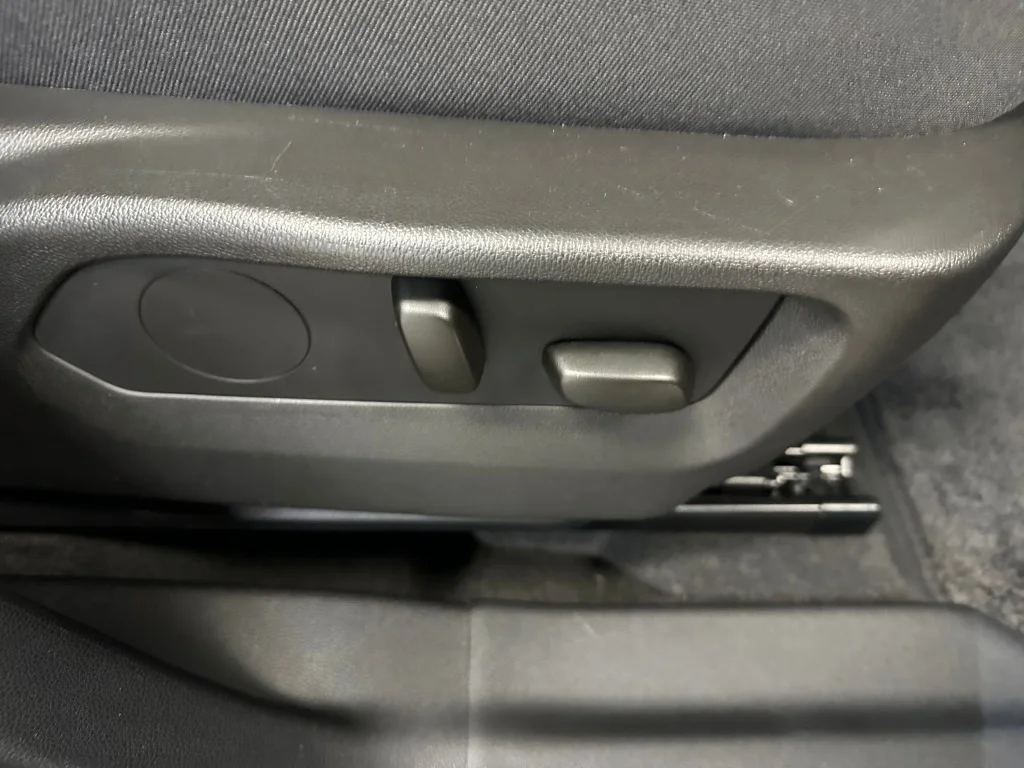 Used 2023 Ebony Twilight Metallic Buick Avenir image 38