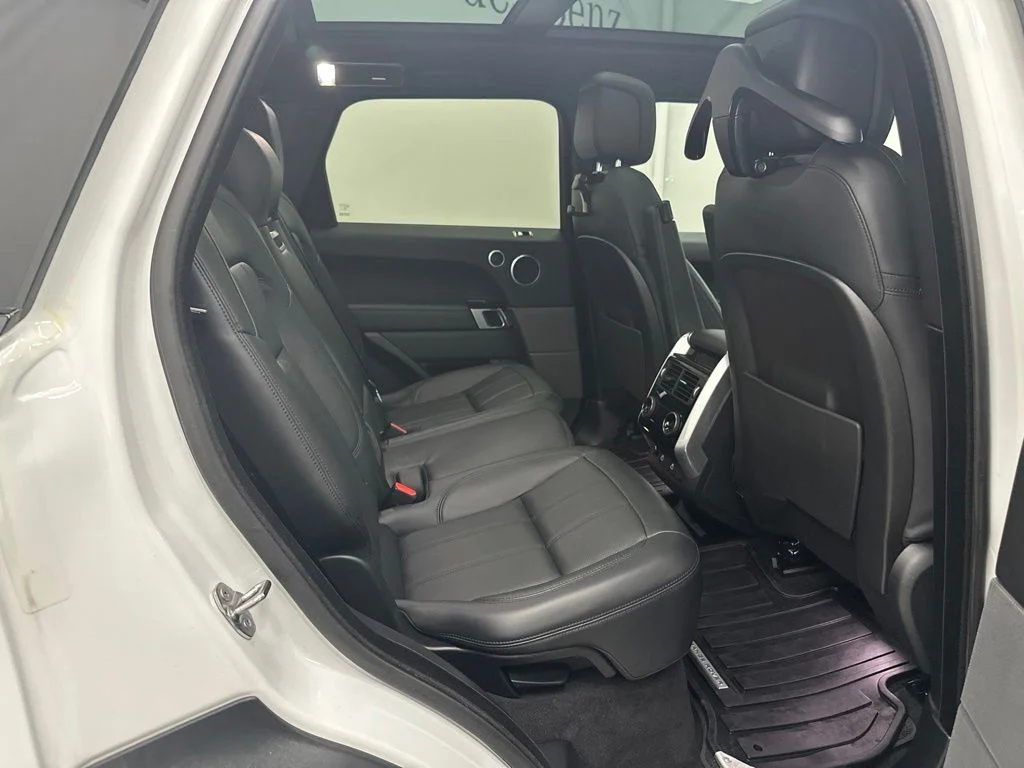 Used 2022 White Land Rover HSE Silver Edition image 28