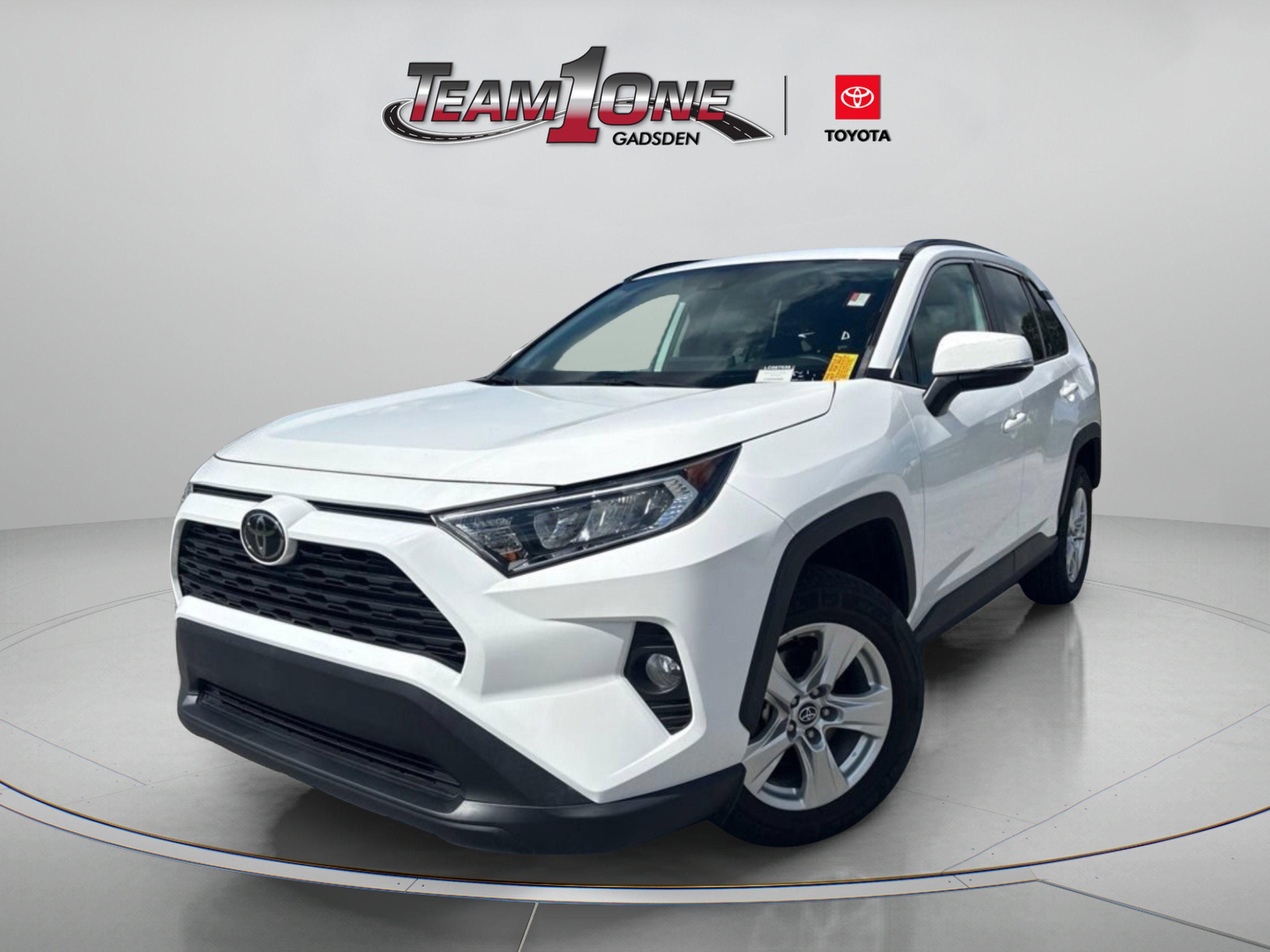 Used 2020 Super White Toyota XLE image 3