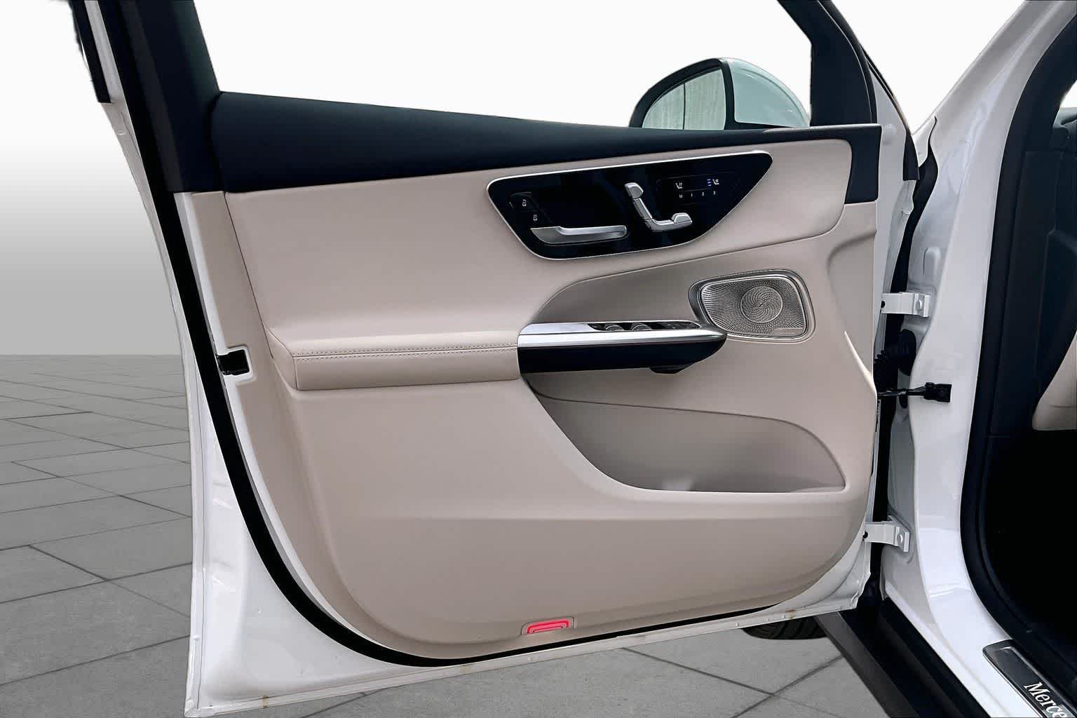 New 2027 Polar White Mercedes-Benz GLC 300 image 15