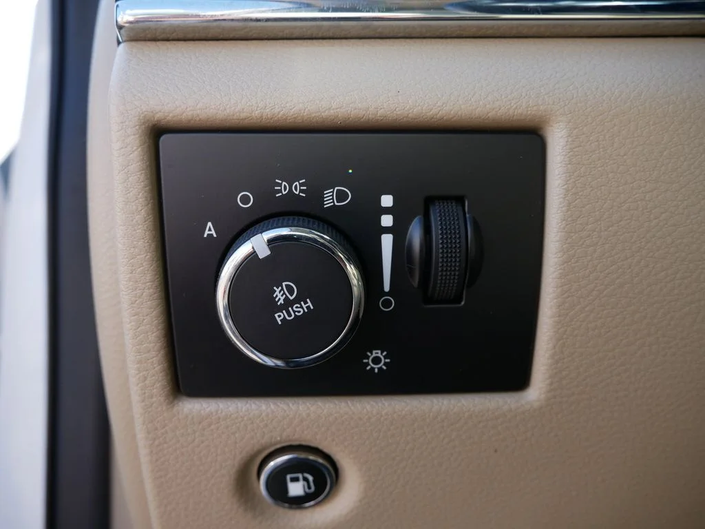 Used 2015 White Jeep Limited image 17
