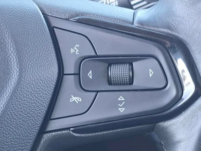 Used 2023 SILVER FLARE METALLIC Chevrolet Premier image 27