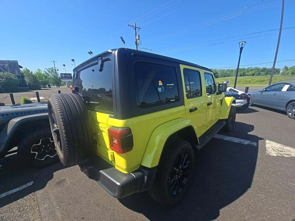 Used 2022  Jeep Unlimited Sahara 4xe image 2
