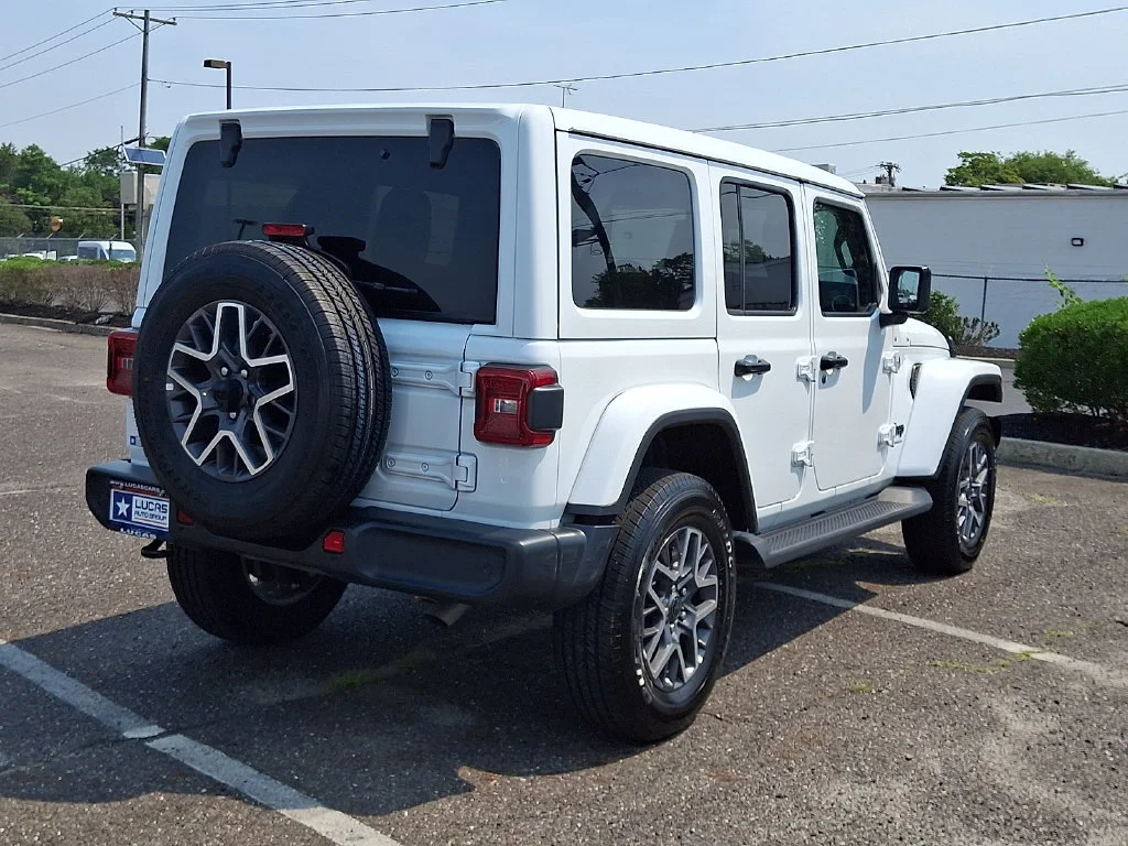 Used 2025 White Jeep 4-Door Sahara 4x4 image 11