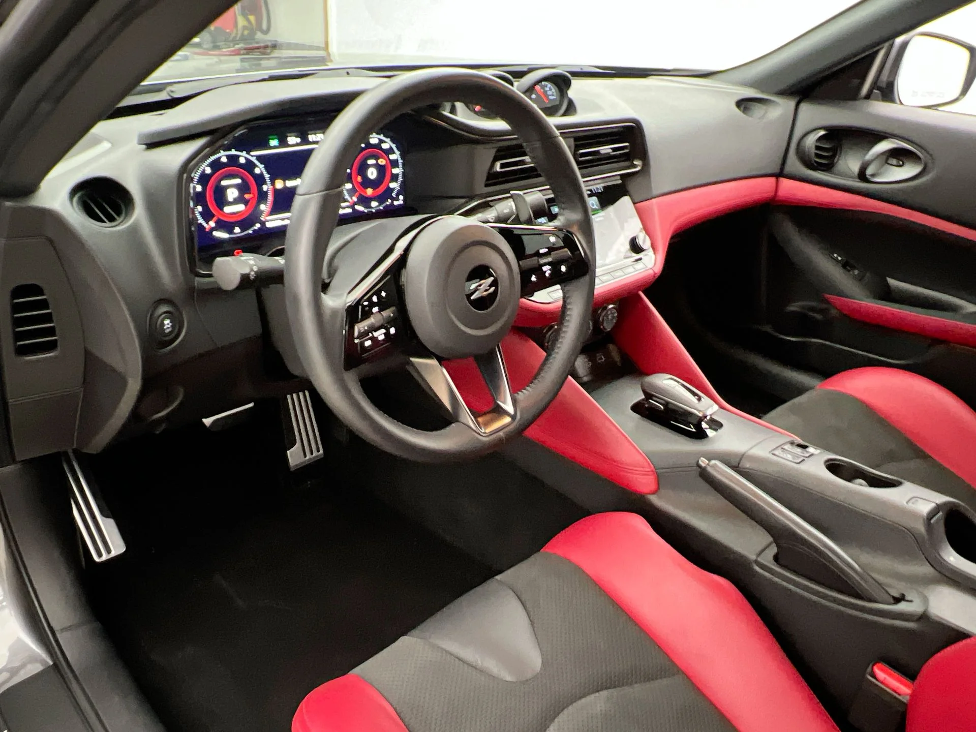 Used 2025 Gray Nissan Performance image 6