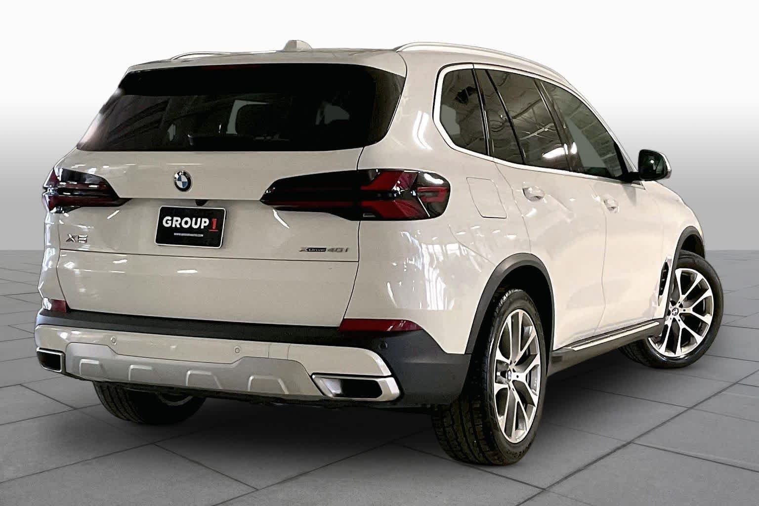 Used 2026  BMW xDrive40i image 12