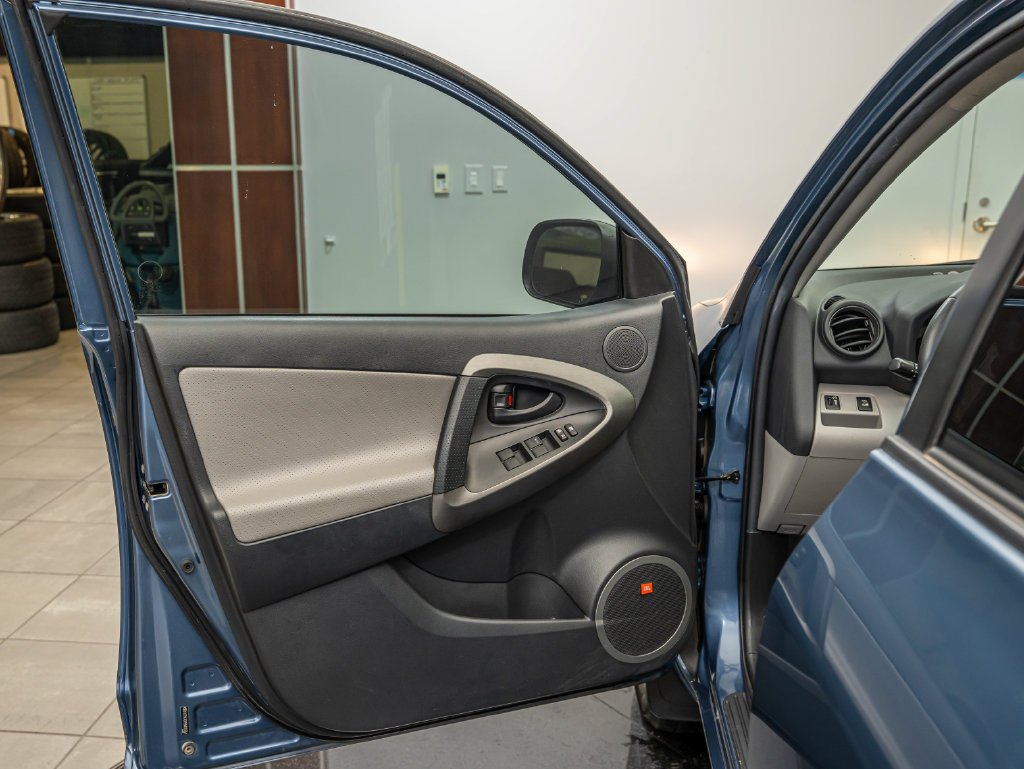 Used 2011 Pacific Blue Metallic Toyota Limited image 25