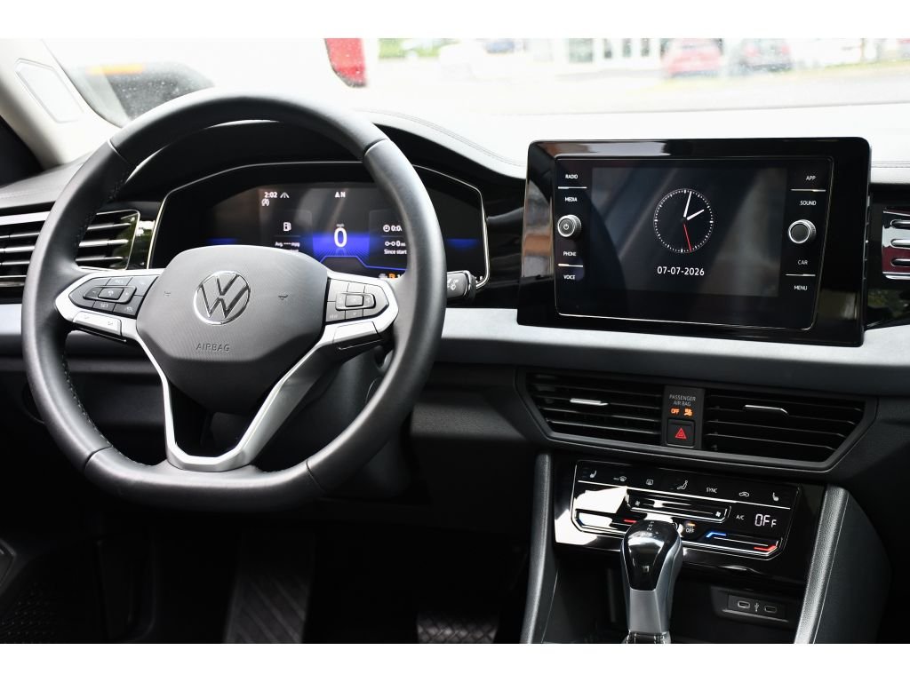 Used 2025 Pyrite Silver Metallic Volkswagen SE image 18
