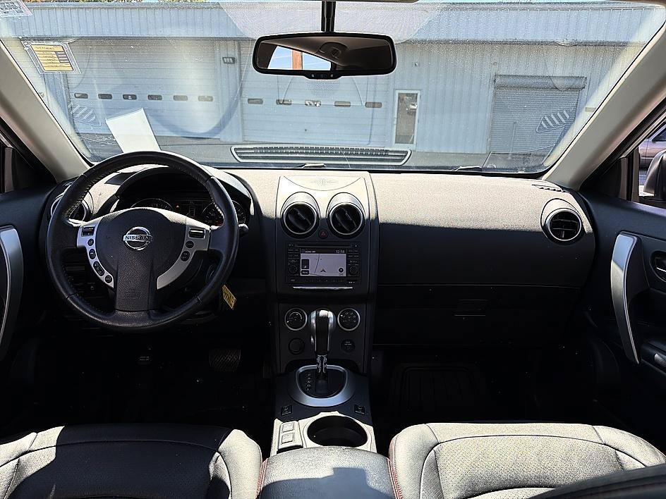 Used 2013 Brilliant Silver Nissan SL image 29